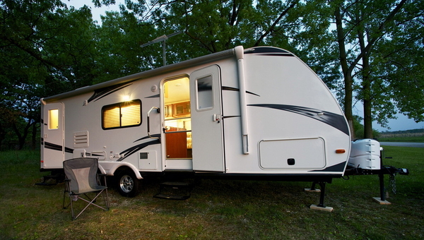 Der "Amico-Wohnwagen", geparkt auf Yogibär`s Wohlfühlfarm